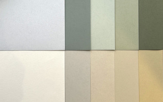 ウィリアム・モリスのデザインとベストマッチ！ 無地壁紙「クーロル」の魅力