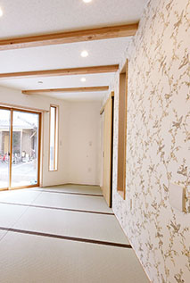 和と洋の調和がとれた美しい和室