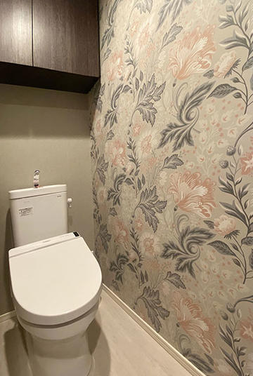 クラシカルで落ち着きのあるトイレ空間