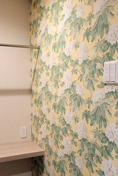温かみのある植物柄でつくるリラックス空間